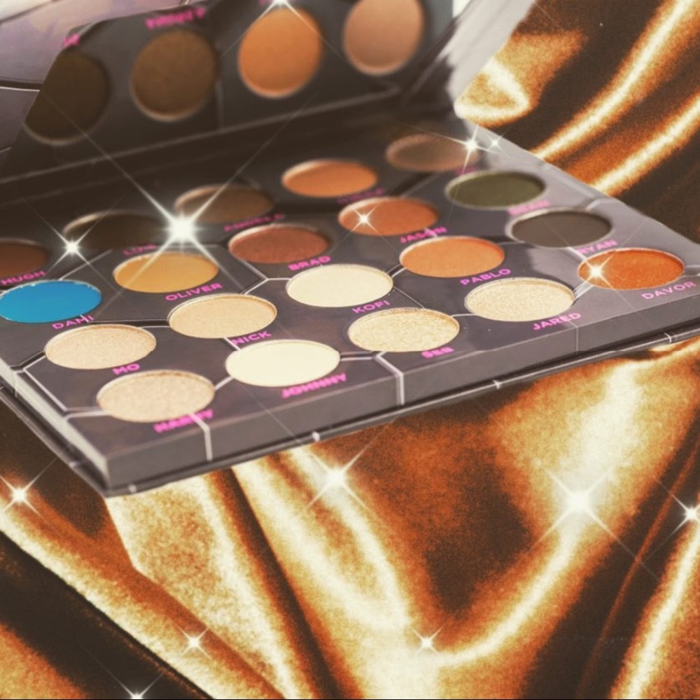 ✨🆕💖BEE BEAUTY LONDON BARBARELLA EYESHADOW PALETTE💖